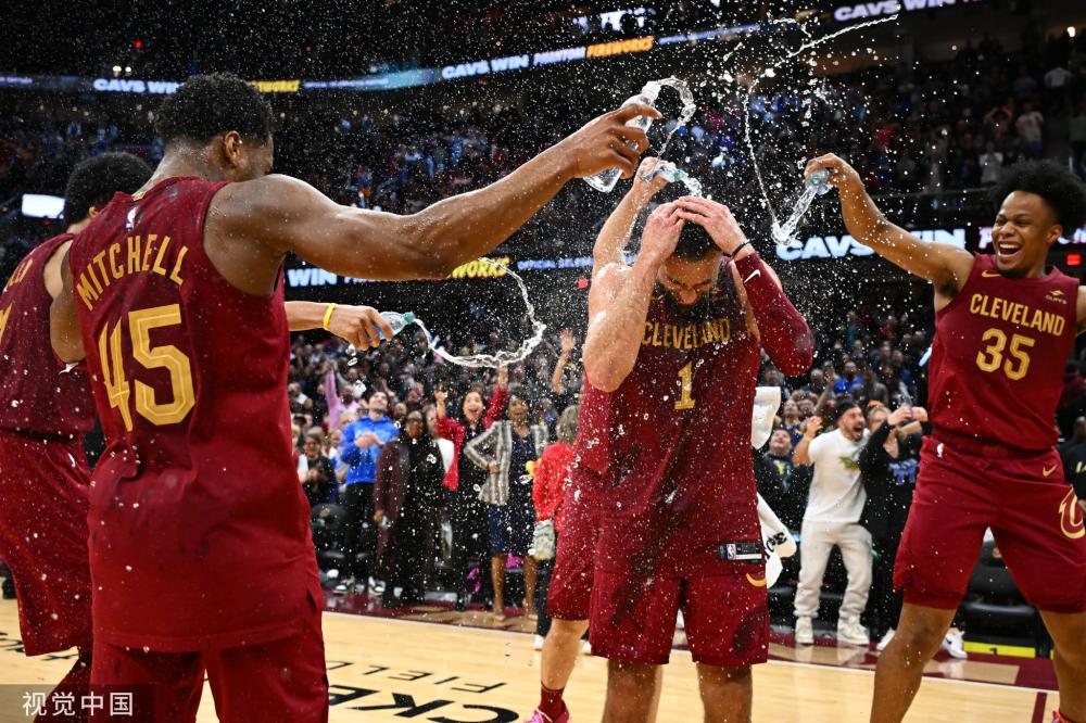 桂冠增添一 桂冠增添一