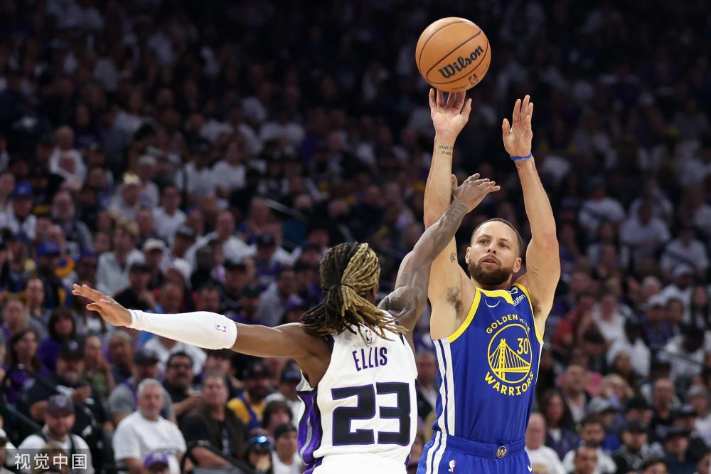 赛场下观众 赛场下观众